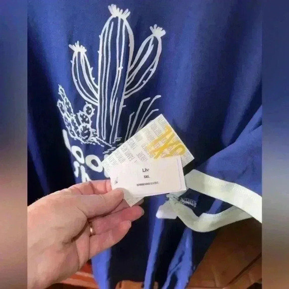 Lularoe 3XL blue graphic T-shirt. “Looking Sharp”‎ NWT . Mint trim . - Picture 4 of 4